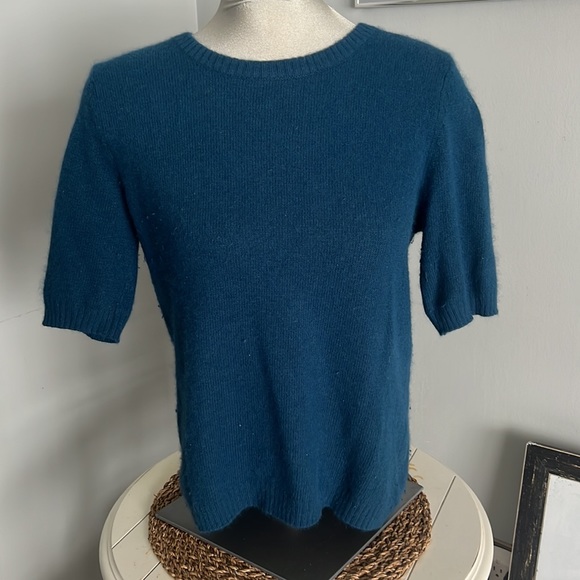 Vintage Mexx 3/4 length sleeve Angora sweater with removable faux fur collar. - Picture 3 of 8